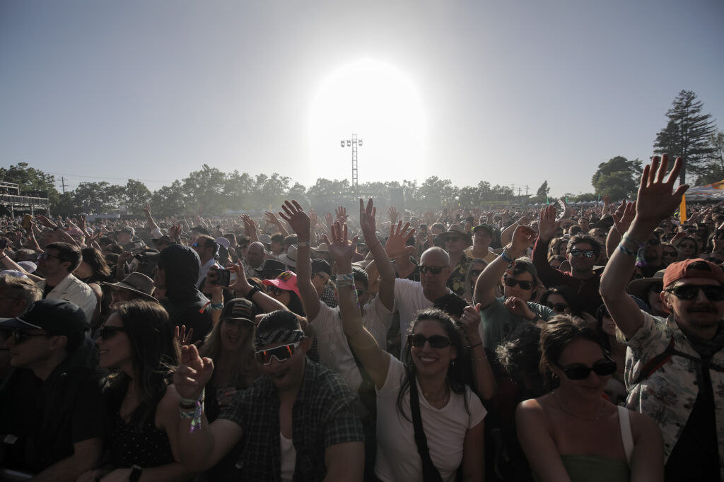 Audience for SOFI TUKKER at BottleRock 2025